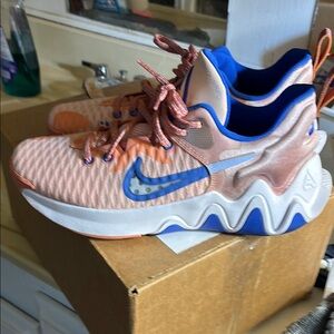 Nike mens 9.5 Giannis immortality C Z4099-800 Pink and Blue Sneakers